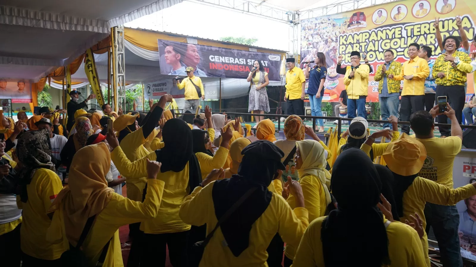 Kampanye Terbuka Perdana, Partai Golkar dan Prabowo Gibran di Gunungkidul Gelar Pesta 10 Ribu Bakso dan Soto