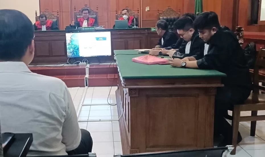 Ronald Tannur Divonis Bebas, Padahal saat Reka Adegan Sempat Menampar Dini Sera di Lift